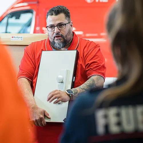 Praxisübung im Schlüsseldienst Seminar Türöffnungstraining